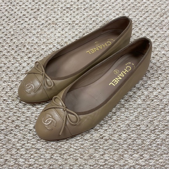 CHANEL Shoes - Authentic Chanel taupe ballet flats 37.5